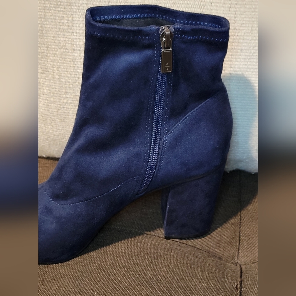 Kenneth Cole Blue Suede Round Toe Side Zip Ankle Booties Shoes SZ 9.5 - Picture 6 of 10